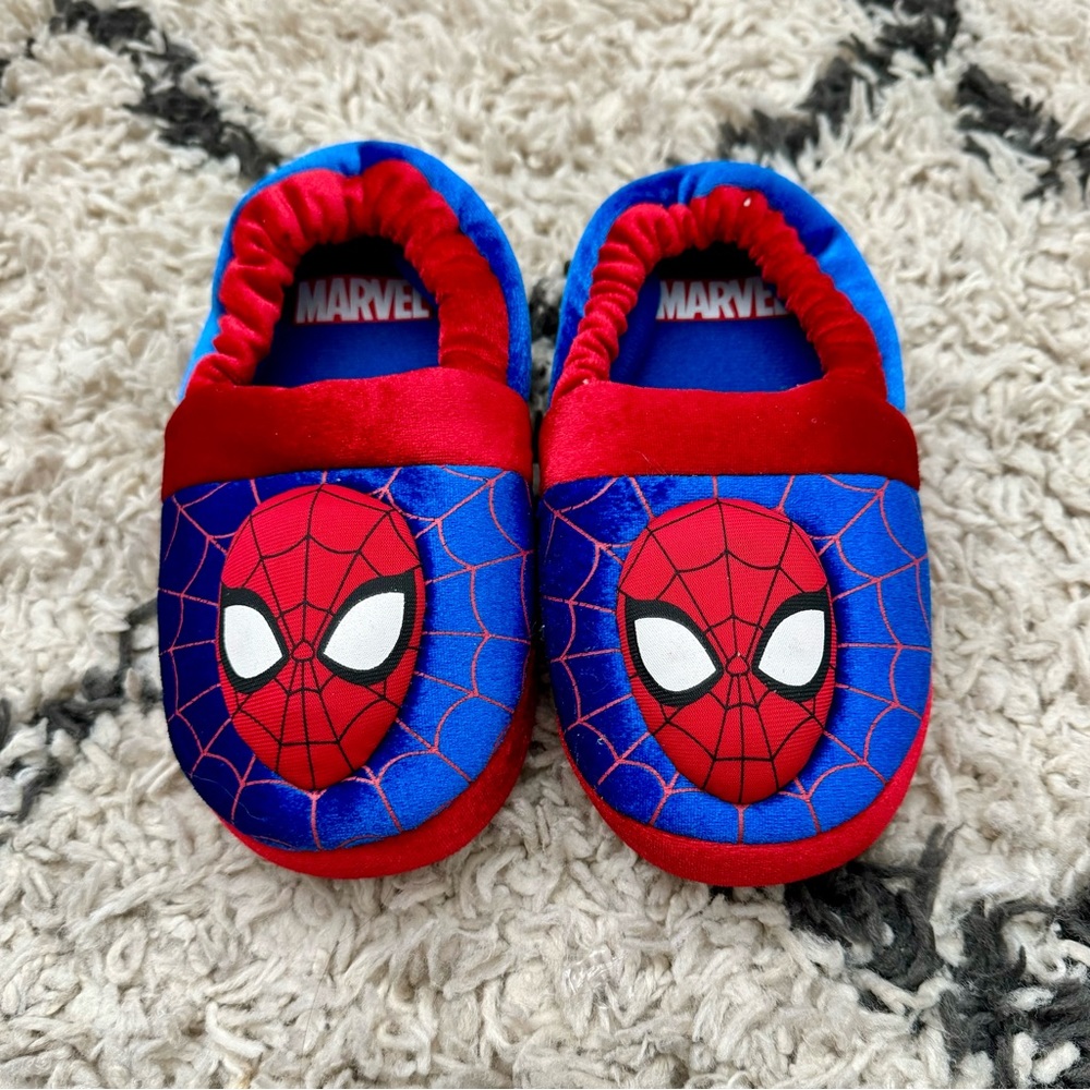MARVEL SPIDER-MAN LIGHT UP SLIPPERS